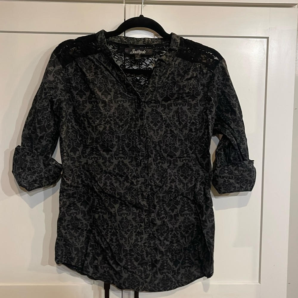 🏅 10/$10 South Pole button down lace top size XL. (It fits more like a M-L)